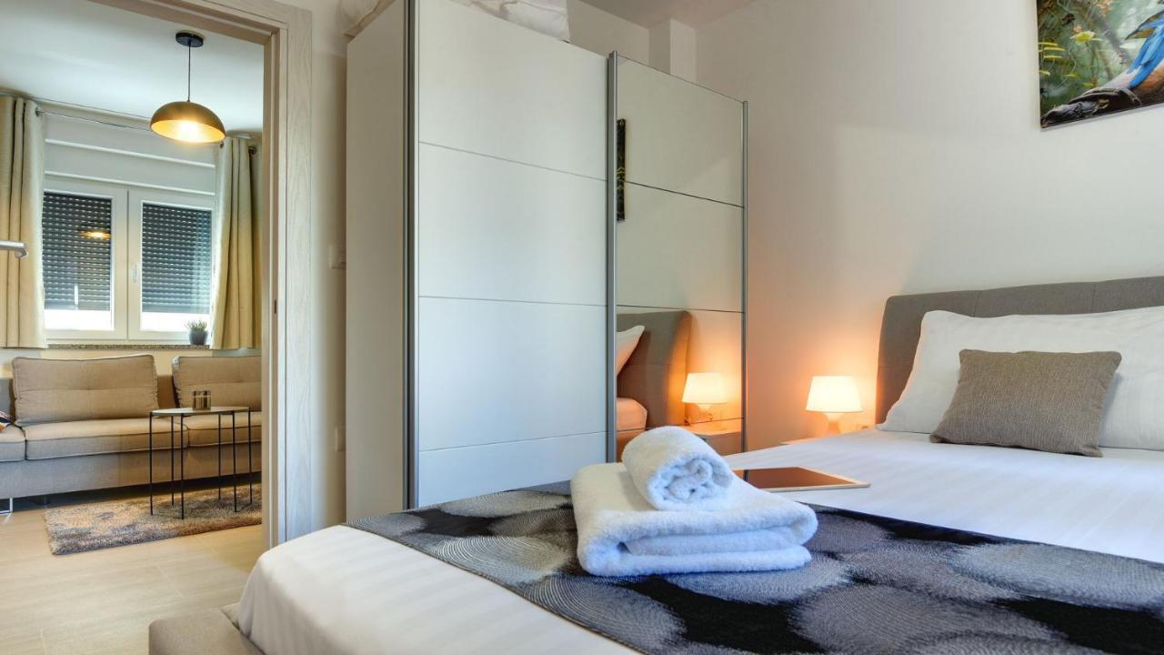 Exclusive Pula City Apartments Esterno foto
