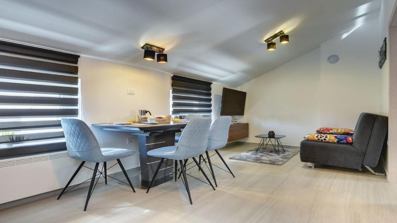 Exclusive Pula City Apartments Esterno foto