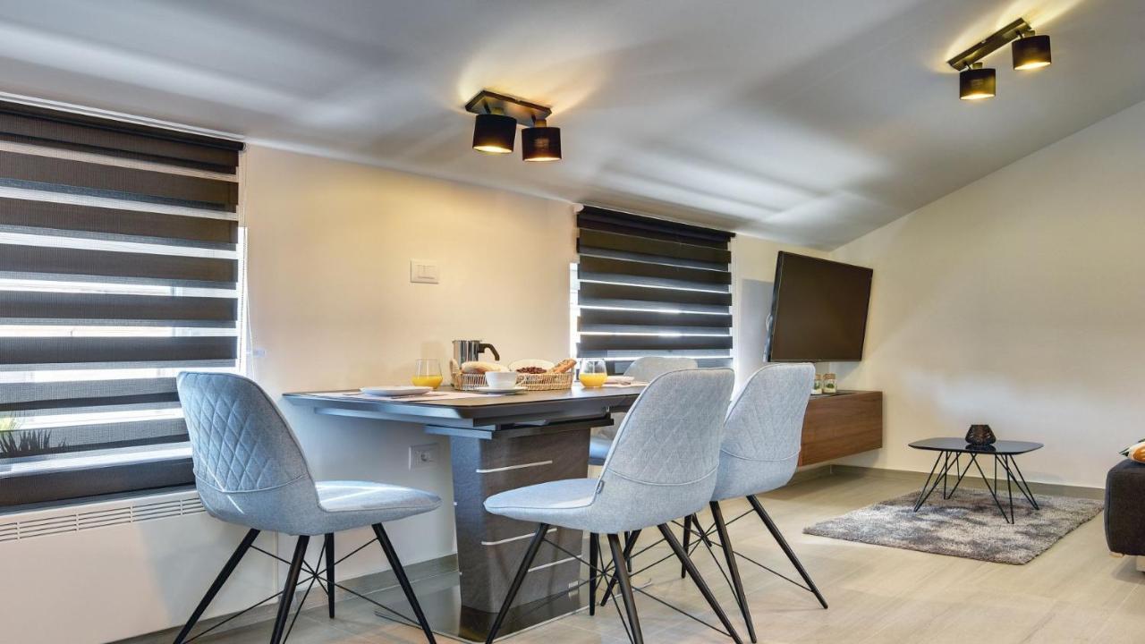 Exclusive Pula City Apartments Esterno foto