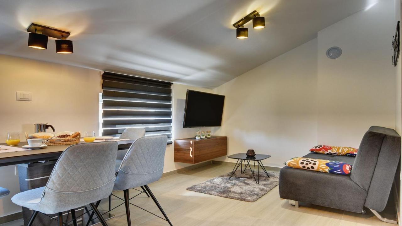 Exclusive Pula City Apartments Esterno foto