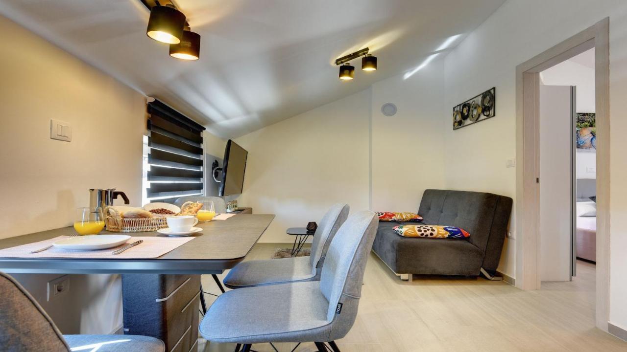 Exclusive Pula City Apartments Esterno foto