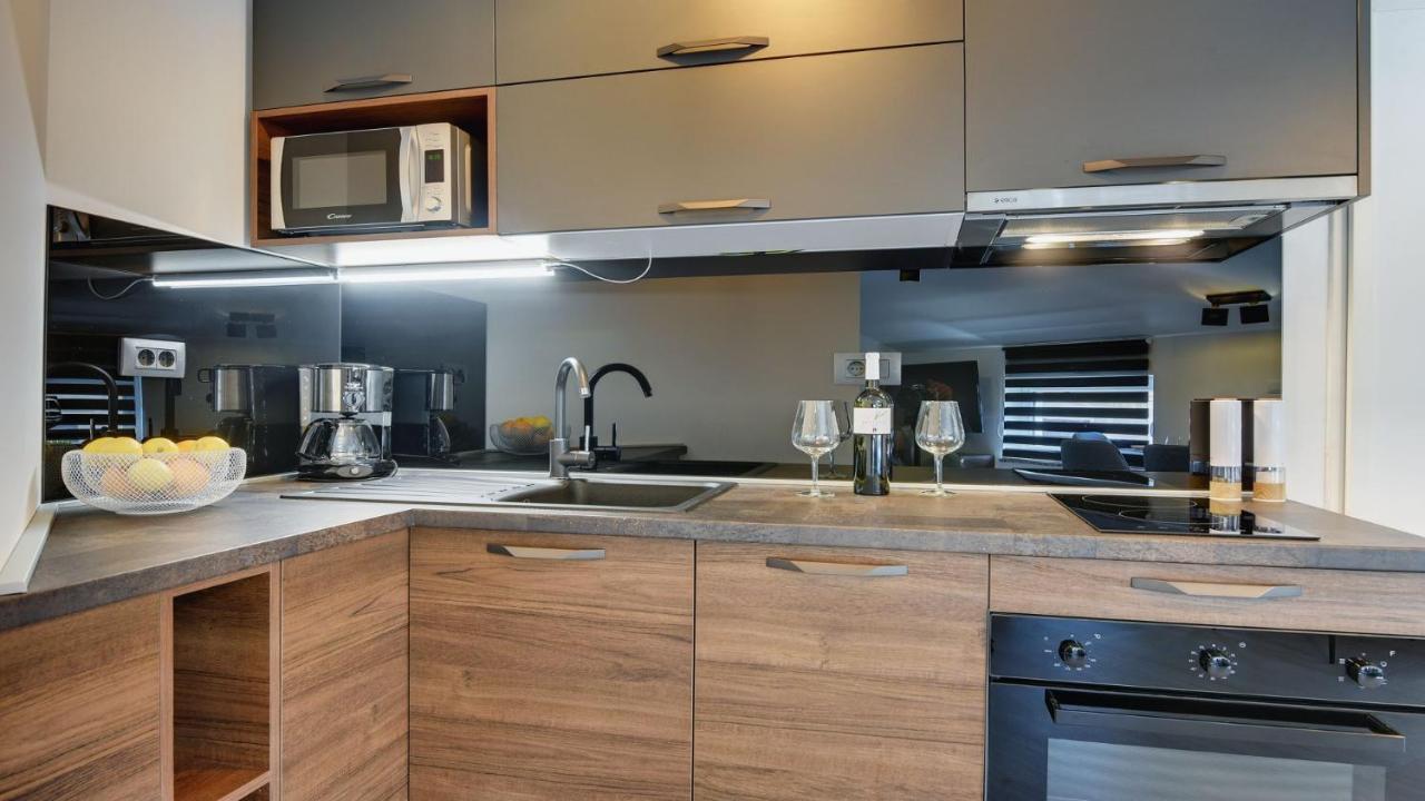Exclusive Pula City Apartments Esterno foto
