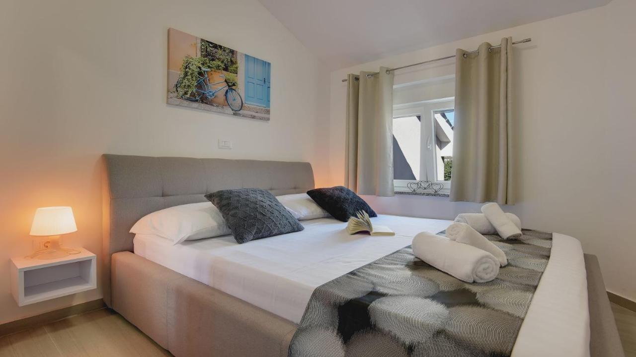Exclusive Pula City Apartments Esterno foto
