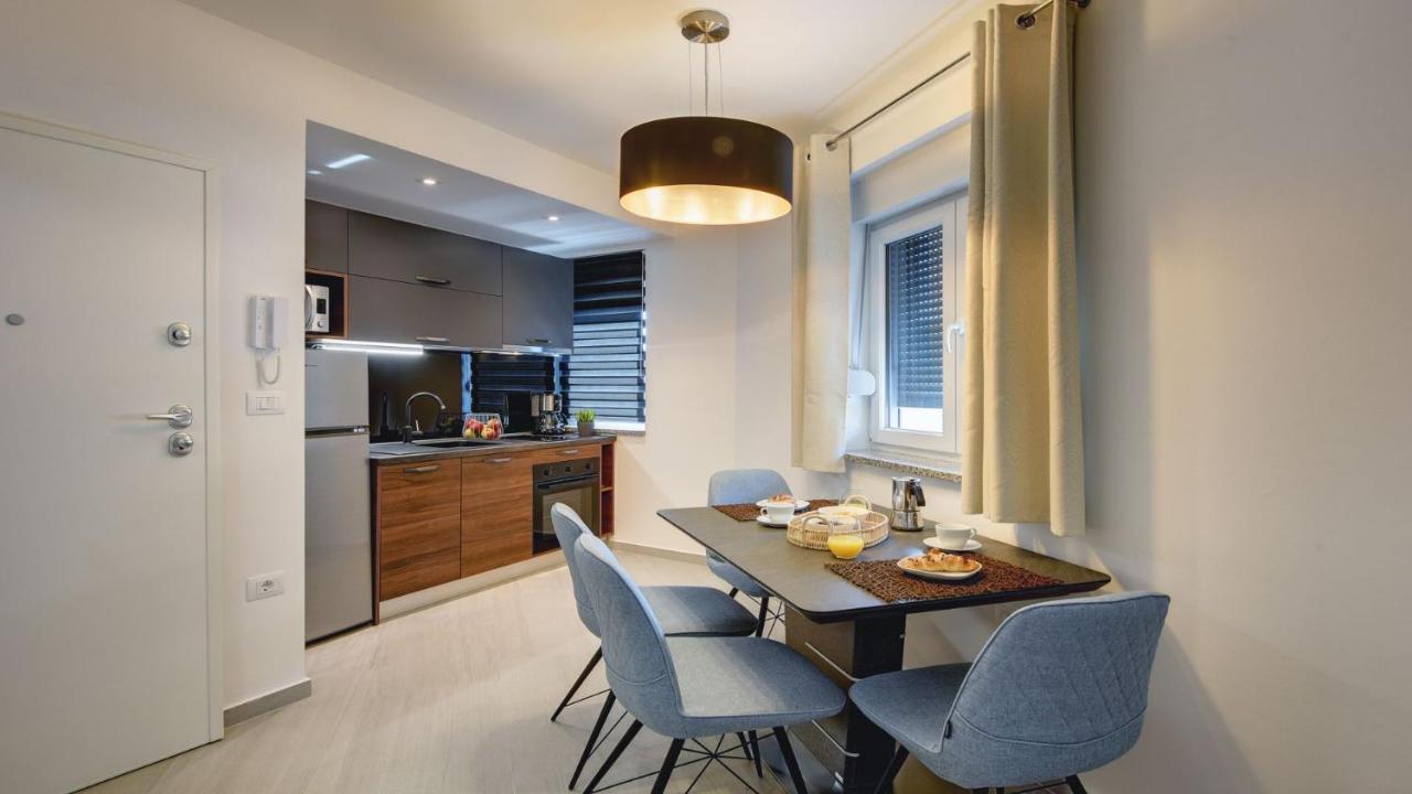 Exclusive Pula City Apartments Esterno foto