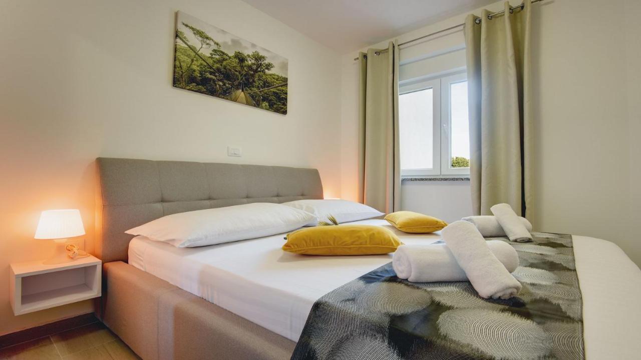 Exclusive Pula City Apartments Esterno foto